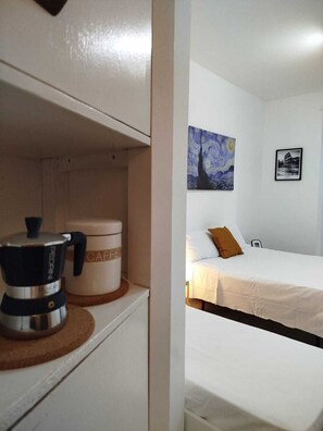 1 bedroom, travel crib, WiFi, bed sheets - Cozy Home Apartment Accommodation within walking distance of the center of Rome. (Roma)