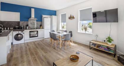 Spacious 2 Bedroom Apartment in Saltash