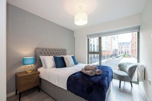 1 slaapkamer, een bureau, een strijkplank/strijkijzer, wifi