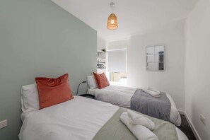 3 camere, una scrivania, ferro/asse da stiro, Wi-Fi