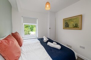 3 bedrooms, desk, iron/ironing board, WiFi