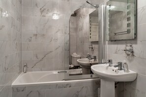 Apartment | Bathroom | Hair dryer - Apartment in Newquay Near Stunning Beaches (Newquay)