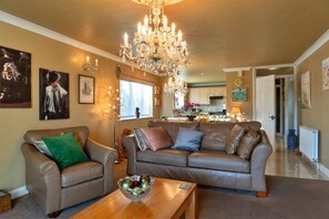 Apartment | Living room - Apartment in Newquay Near Stunning Beaches (Newquay)