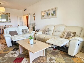 TV - Near the beach w/pool & sea views Jardine Botanico (Mijas Costa)
