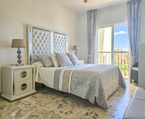 2 bedrooms, iron/ironing board, travel cot, free WiFi - Near the beach w/pool & sea views Jardine Botanico (Mijas Costa)