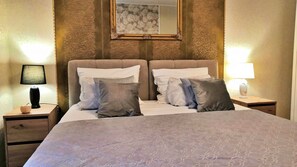 2 chambres, fer et planche à repasser, lit parapluie, Wi-Fi gratuit