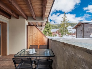 Outdoor dining - Cozy apartment near slopes, 4 pax, Les Saisies (Les Saisies)