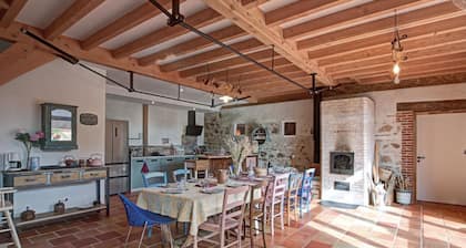 Charming eco-friendly cottage in Le Cergne, perfect for families and hikers