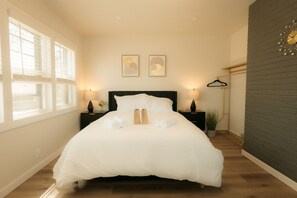 3 bedrooms, desk, iron/ironing board, free WiFi