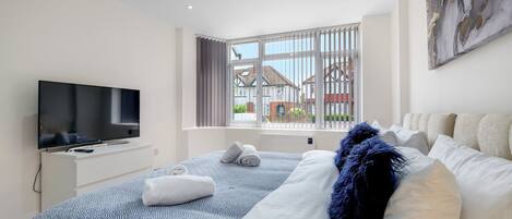 2 عدّة غرف نوم ومكواة/لوح كي وواي فاي وملاءات أسرّة