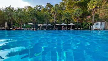 Indoor pool, 2 outdoor pools