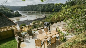House | Outdoor dining - Stunning Waterfront Retreat With Hot Tub, No Deposit (Truro)