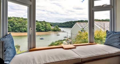 Stunning Waterfront Retreat With Hot Tub, No Deposit