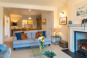 House | Living room - Stunning Waterfront Retreat With Hot Tub, No Deposit (Truro)
