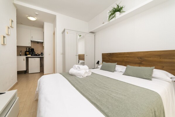 Bügeleisen/Bügelbrett, kostenloses WLAN, Bettwäsche