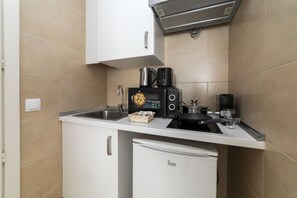 Fridge, microwave, stovetop, coffee/tea maker