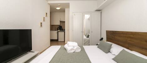 Een strijkplank/strijkijzer, gratis wifi, beddengoed