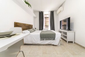 Iron/ironing board, free WiFi, bed sheets