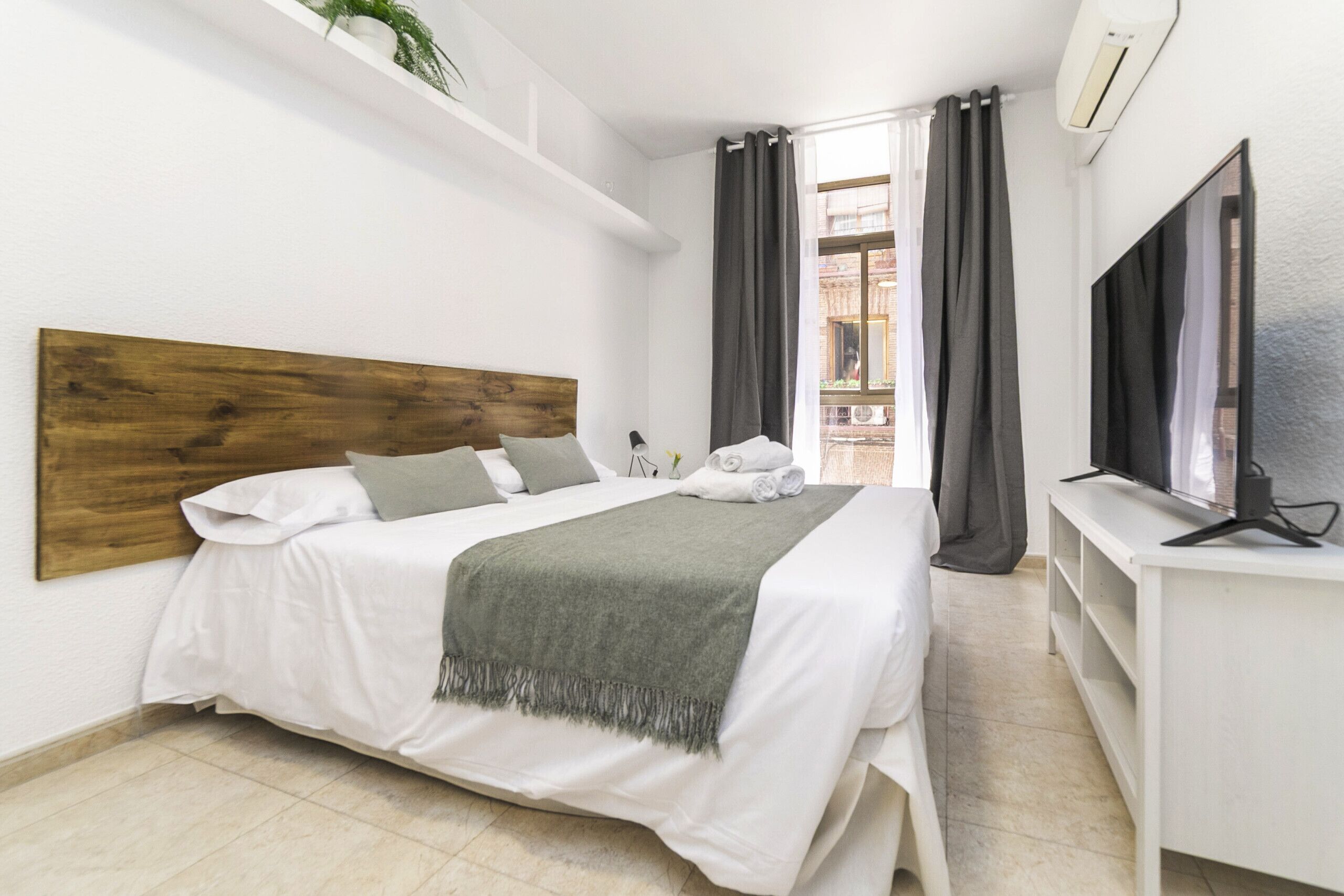 Iron/ironing board, free WiFi, bed sheets