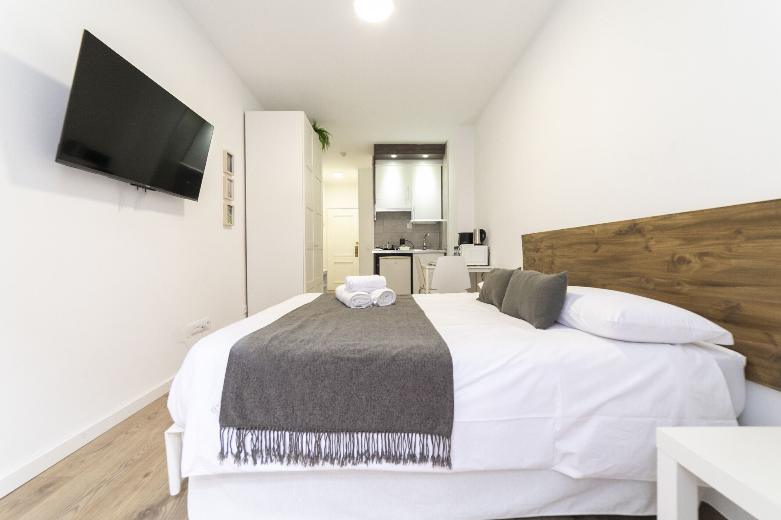 Iron/ironing board, free WiFi, bed sheets