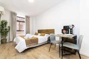 Ferros/tábuas de passar roupa, Wi-Fi de cortesia, roupa de cama