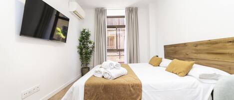 Iron/ironing board, free WiFi, bed sheets