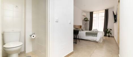 Iron/ironing board, free WiFi, bed sheets
