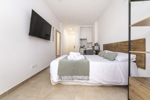 Iron/ironing board, free WiFi, bed sheets