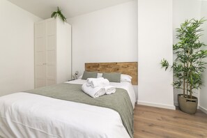 Iron/ironing board, free WiFi, bed sheets