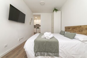 Iron/ironing board, free WiFi, bed sheets