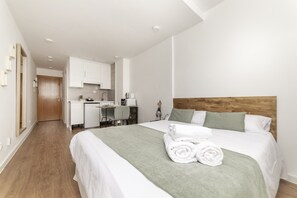 Fer et planche à repasser, Wi-Fi gratuit, draps fournis