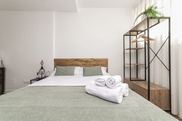 Fer et planche à repasser, Wi-Fi gratuit, draps fournis