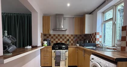The River Lodge. Cottage on river-fronted estate 10 mins from Limerick City