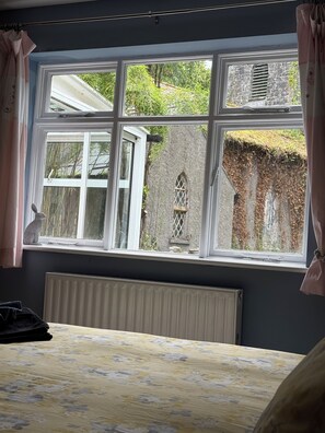 3 Schlafzimmer, Schreibtisch, Bügeleisen/Bügelbrett, Reisekinderbett