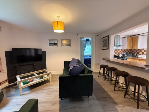 The River Lodge. Cottage on river-fronted estate 10 mins from Limerick City