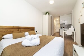 Iron/ironing board, free WiFi, bed sheets