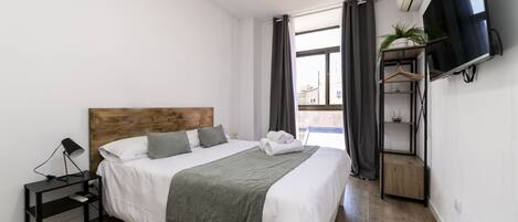 Iron/ironing board, free WiFi, bed sheets