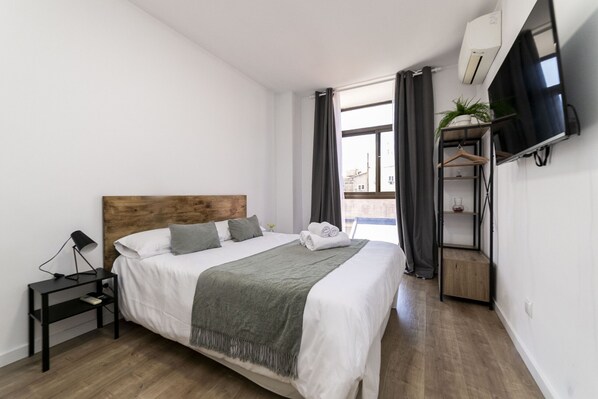 Fer et planche à repasser, Wi-Fi gratuit, draps fournis