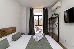 Iron/ironing board, free WiFi, bed sheets
