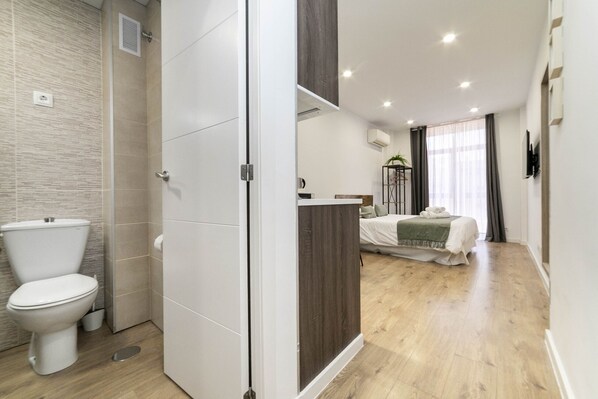 Sèche-cheveux, serviettes fournies