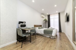 Fer et planche à repasser, Wi-Fi gratuit, draps fournis