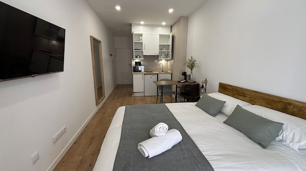 Iron/ironing board, free WiFi, bed sheets