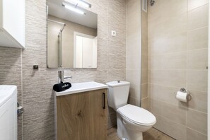 Sèche-cheveux, serviettes fournies