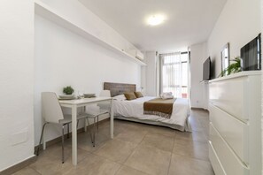 Iron/ironing board, free WiFi, bed sheets - Classy XIII - Ferga Suites (Madrid)
