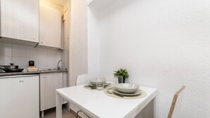 Kaffetrakter/tekoker, kjøleskap, mikrobølgeovn og vannkoker