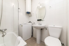 Hair dryer, towels - Classy XIII - Ferga Suites (Madrid)