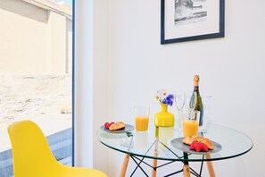 Apartment | Dining