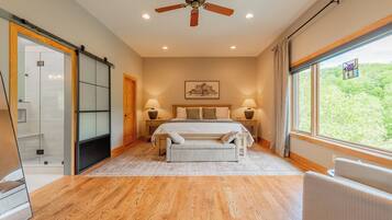 5 chambres, bureau, fer et planche à repasser, lit parapluie