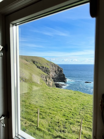 Interior. 4-bedroom lodge in enchanting Akraberg with WiFi