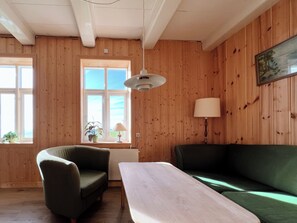 Living area - 4-bedroom lodge in enchanting Akraberg with WiFi (Sumba)